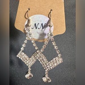 Elegant Crystal Dangle Earrings. Video L👀K!